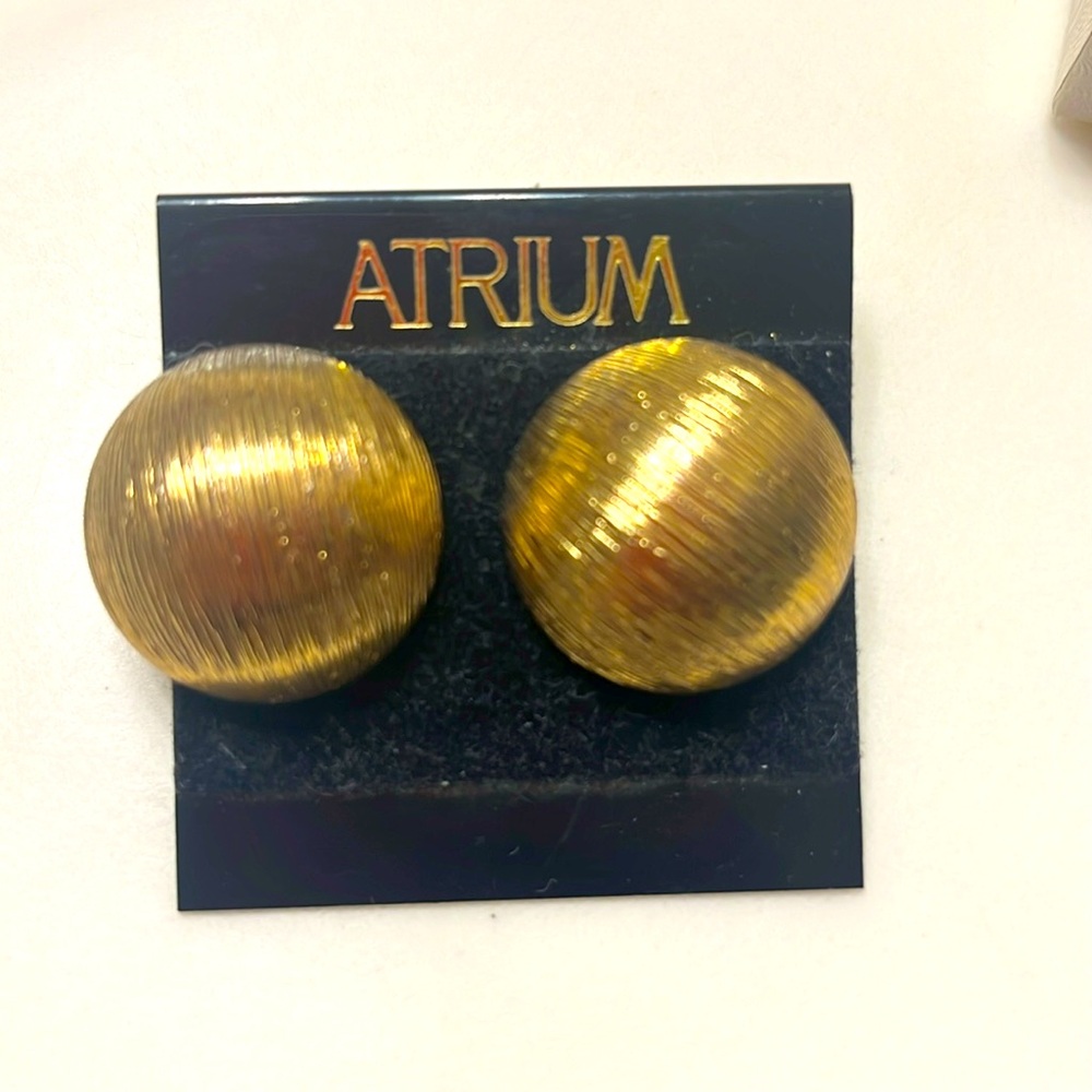 Gold atrium earrings